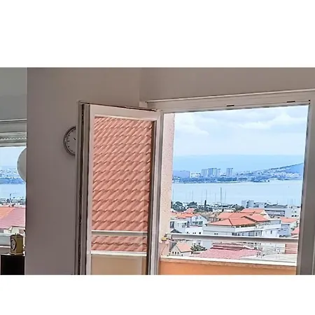 Large 3-bedroom Near Split Dalmatia *