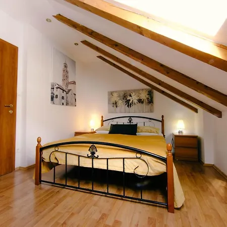 Large 3-bedroom Near Split Dalmatia Apartment